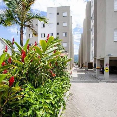 Apto Em Ubatuba Divisa Com A Praia De Itagua E Facil Acesso As Praias Fica Ao Lado Do Atacado Tenda Da Rodovia Rio Santos Exterior foto