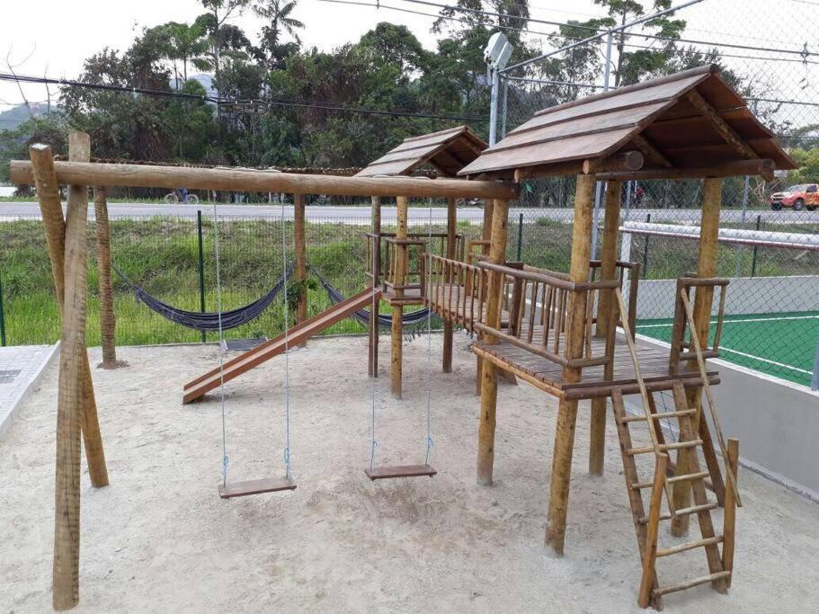 Apto Em Ubatuba Divisa Com A Praia De Itagua E Facil Acesso As Praias Fica Ao Lado Do Atacado Tenda Da Rodovia Rio Santos Exterior foto