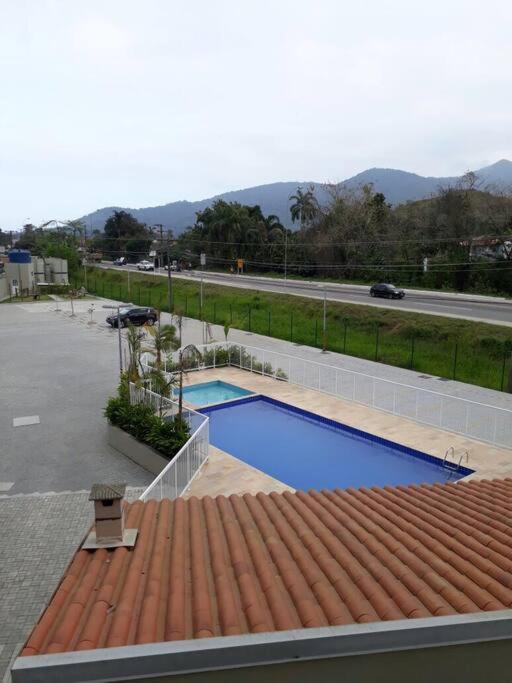 Apto Em Ubatuba Divisa Com A Praia De Itagua E Facil Acesso As Praias Fica Ao Lado Do Atacado Tenda Da Rodovia Rio Santos Exterior foto